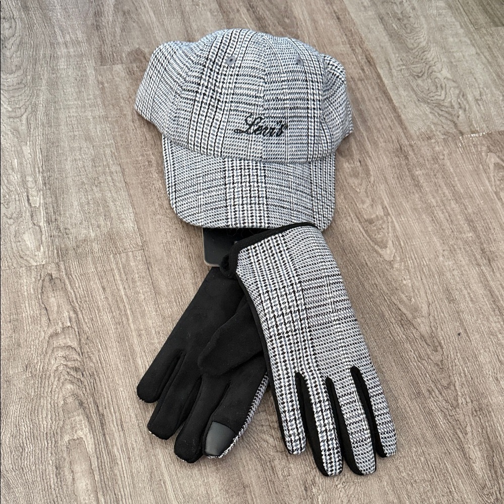Levi's Monochrome Plaid Cap and Gloves Set. New